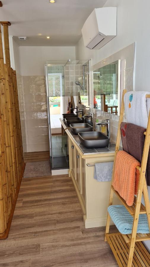 Chambres d'hôtes B&B La Bergeronnette avec piscine couverte chauffée Bizanet Extérieur photo